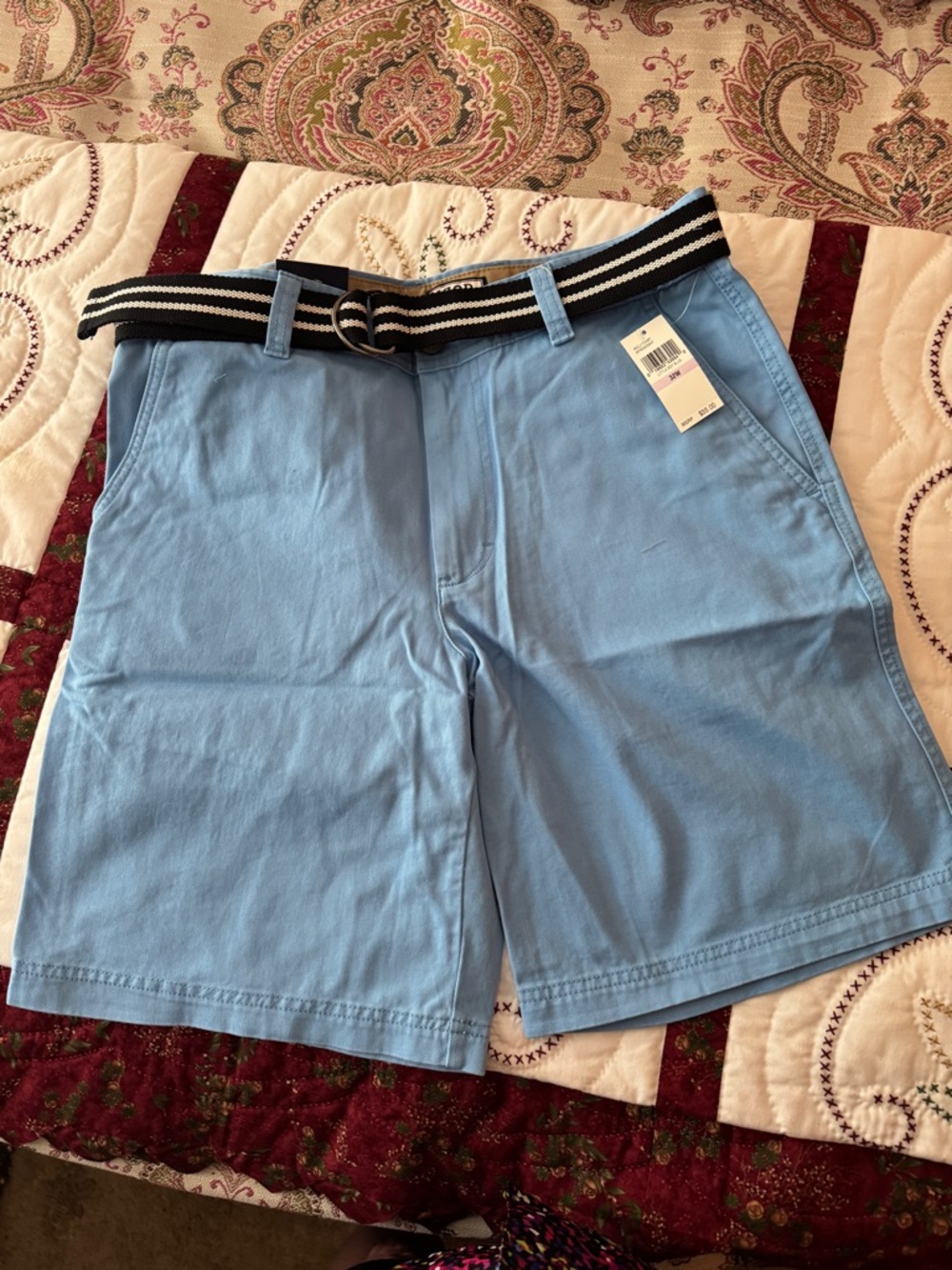 Izod Sky Blue Cotton Flat-Front Men’s Shorts with Striped Web Belt New